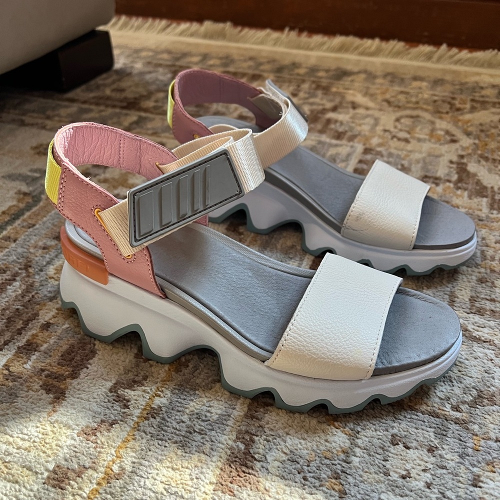 NEW Sorel kinetic impact wedge sandal